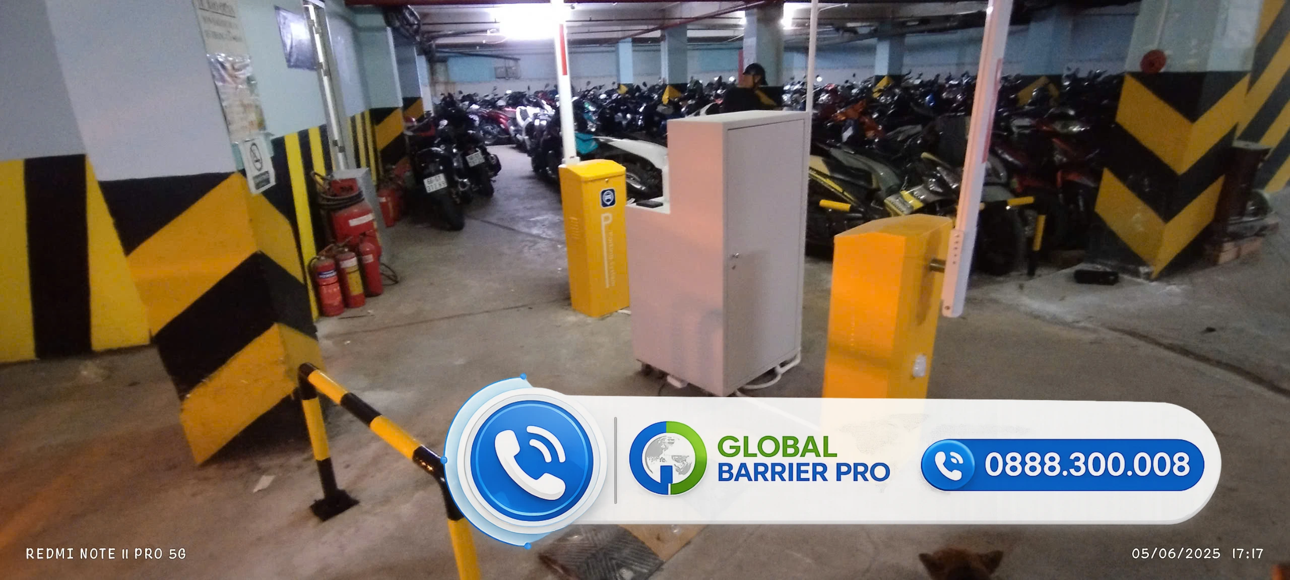 Hệ thống rào chắn tự động tại khu đỗ xe máy trong nhà của Global Barrier Pro