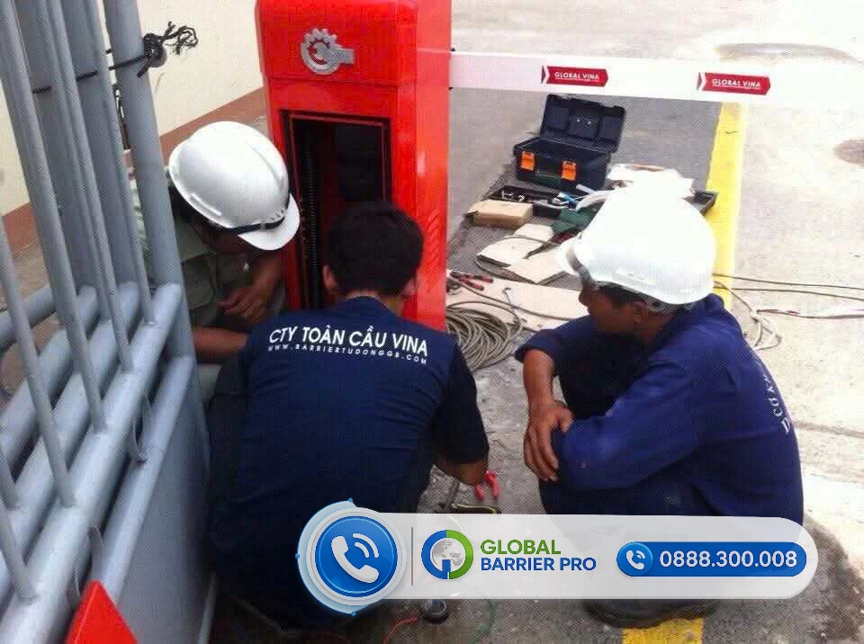 Quá trình lắp đặt hệ thống rào chắn tự động tại khu công nghiệp