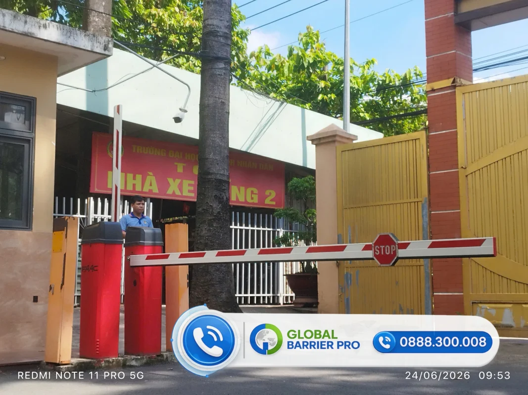 Hệ thống barie tự động tại cổng trường học