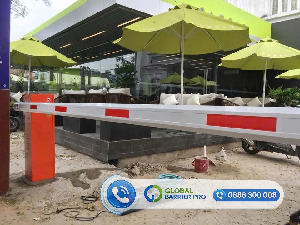 So sánh barie cần ngắn và cần dài trong môi trường xây dựng