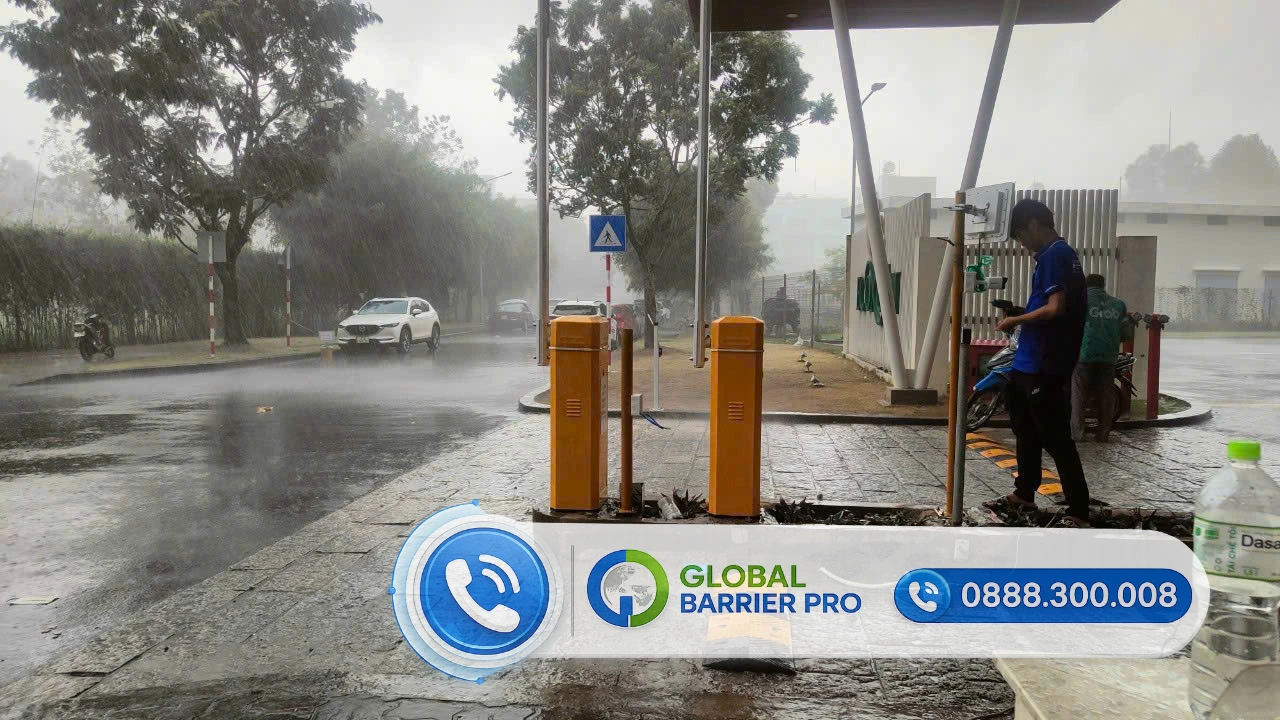 Hệ thống rào chắn tự động Global Barrier Pro hoạt động trong điều kiện mưa lớn tại bệnh viện Hoàn Mỹ Củ Chi